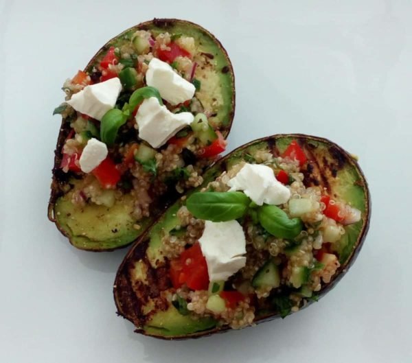 Gegrilde avocado's met quinoa