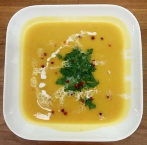 Pompoensoep met rode linzen