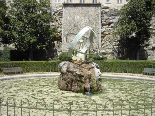 fontaine du jardin d'Entrecasteaux