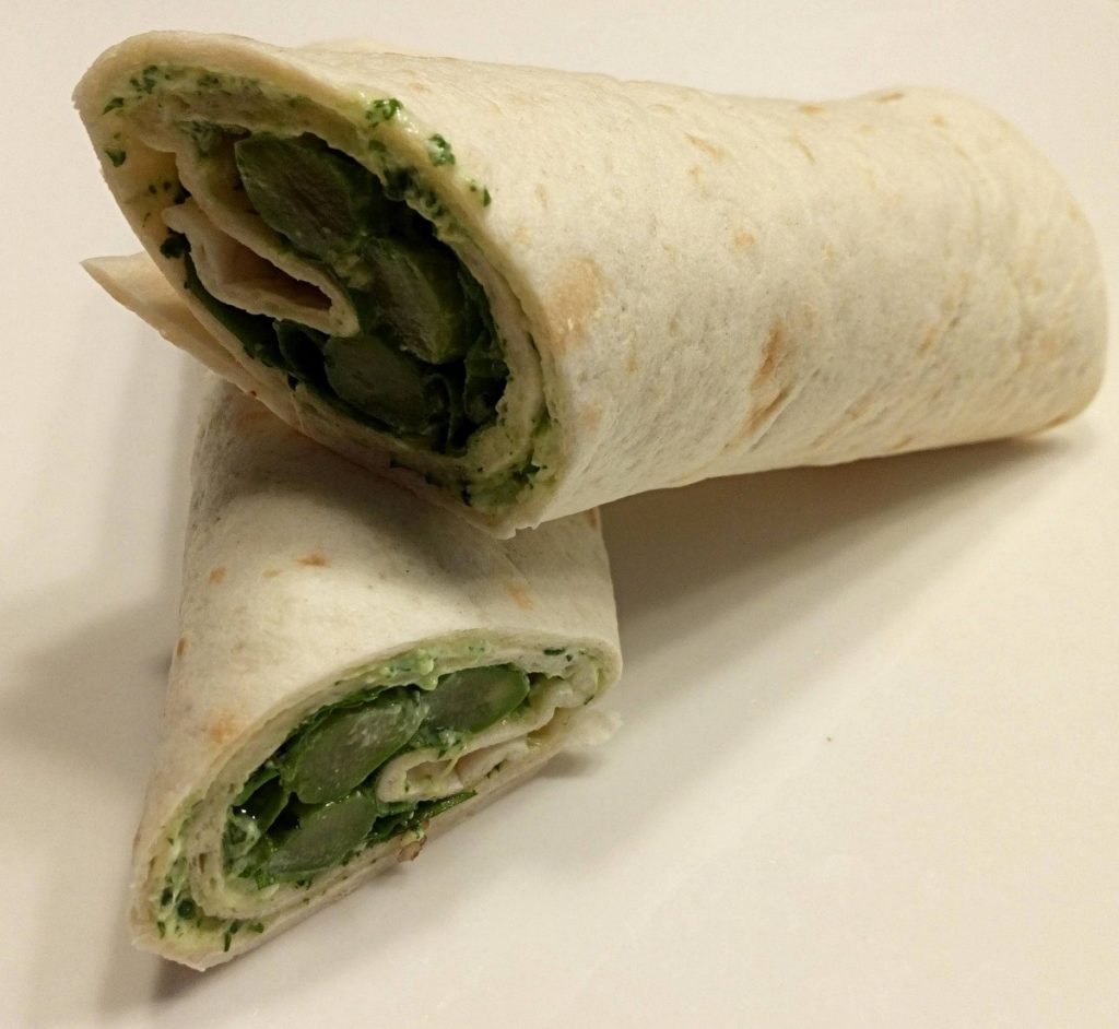 wrap met groene asperges